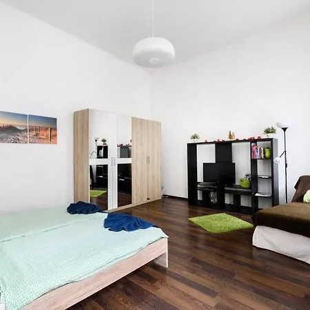 Diamond - Center Apartment