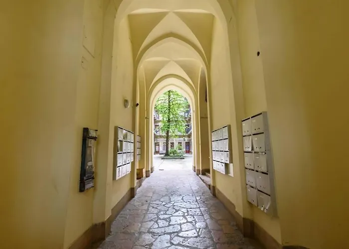 Diamond - Center * Budapesta